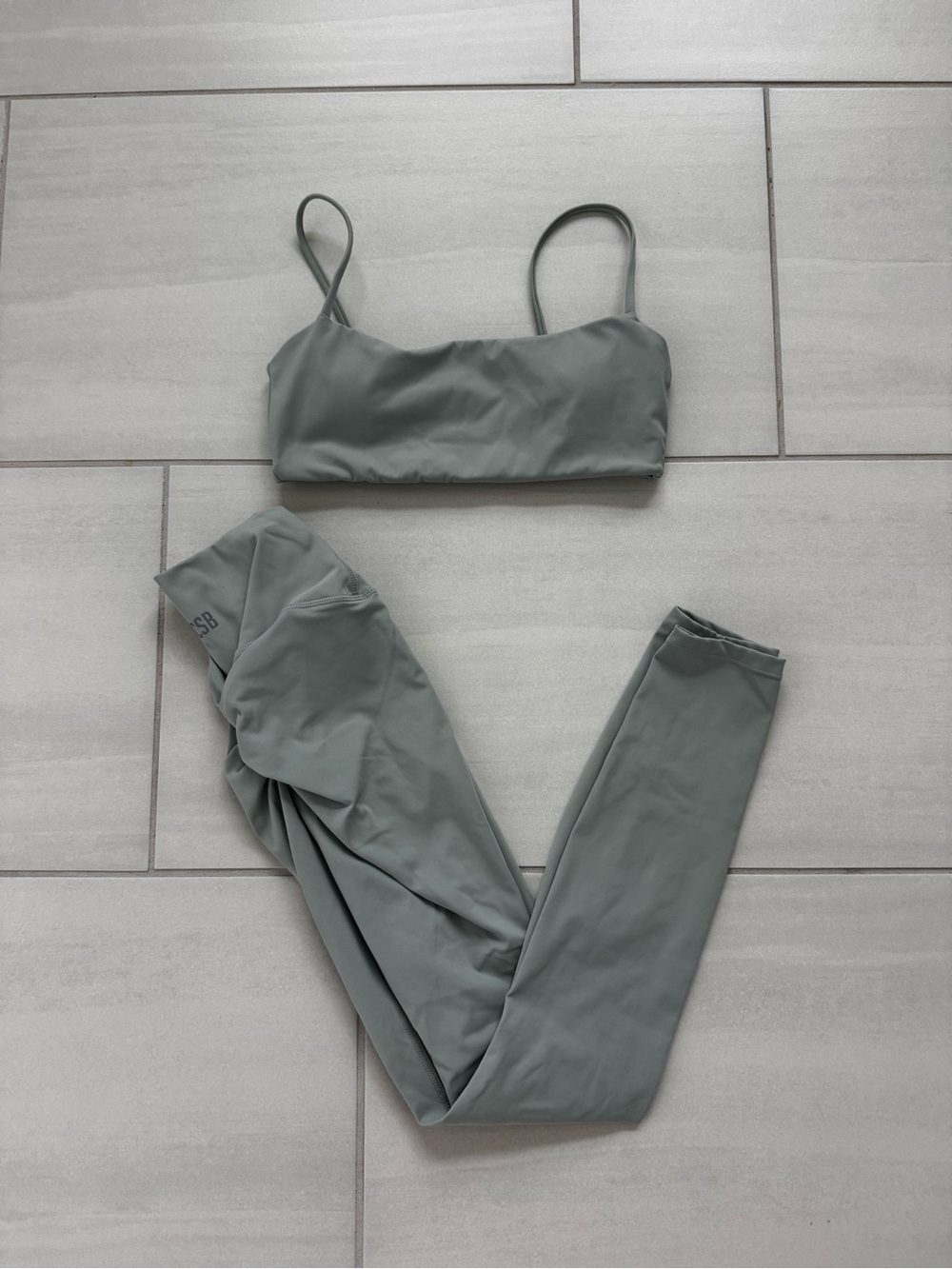 Like New CSB Isabelle Mathers Set!! Freedom Scrunch Legging & Staple Crop Bra, S - Picture 10 of 11